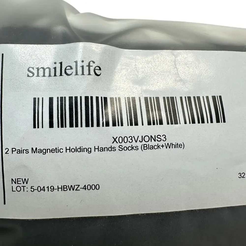 Smilelife Magnetic Holding Hands Socks 2 Pairs Black White Novelty Couples Gift